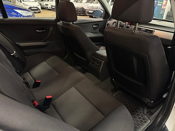 BMW 318i 10 of 22