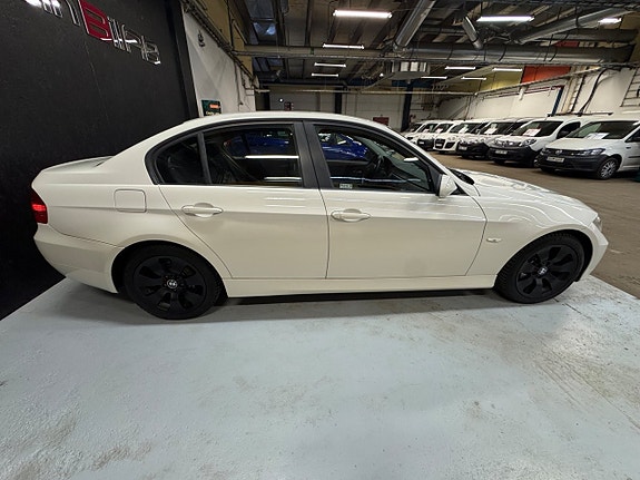 BMW 318i 7 of 22