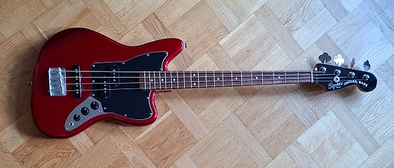 Squier Vintage Modified Jaguar Bass Special SS – Candy Apple Red
