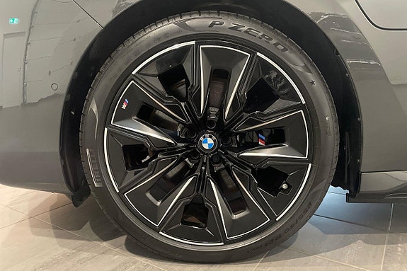 BMW 750e 12 of 18