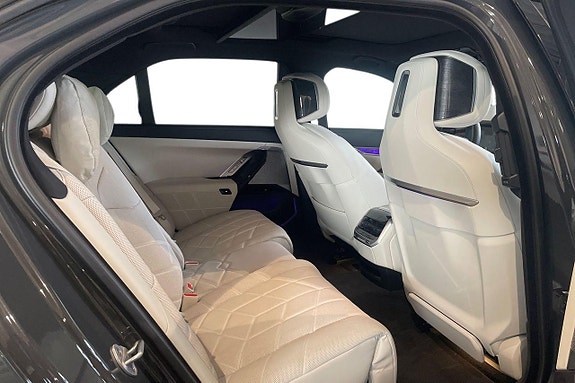 BMW 750e 4 of 18