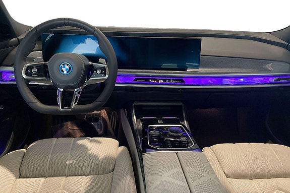 BMW 750e 5 of 18