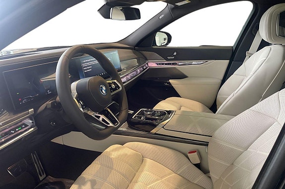 BMW 750e 9 of 18