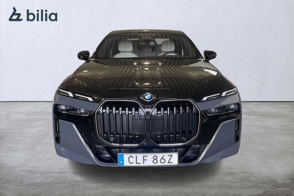 BMW 750e 17 of 18