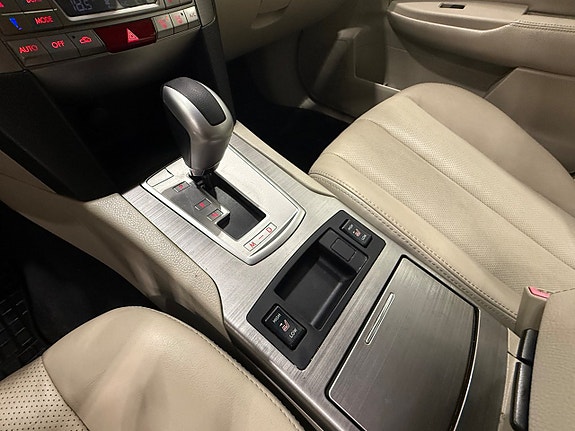 SUBARU OUTBACK 2.5 167 ch 4WD BVA LINEARTRONIC BUSINESS - ATTELAGE - 4x4 - 217650 km