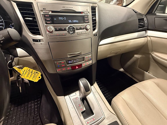 SUBARU OUTBACK 2.5 167 ch 4WD BVA LINEARTRONIC BUSINESS - ATTELAGE - 4x4 - 217650 km