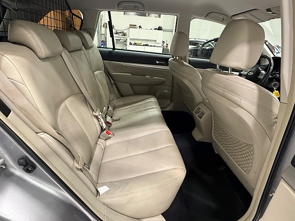 SUBARU OUTBACK 2.5 167 ch 4WD BVA LINEARTRONIC BUSINESS - ATTELAGE - 4x4 - 217650 km