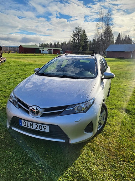 Toyota Auris 2 of 7