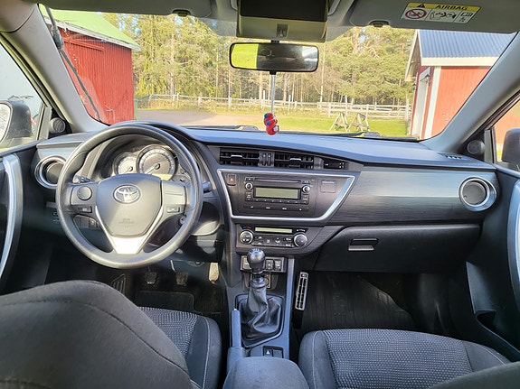 Toyota Auris 5 of 7