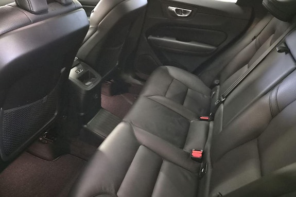Volvo XC60 19 of 24