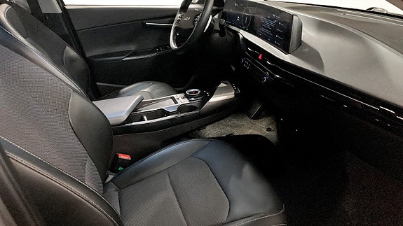 Kia EV6 3 of 12
