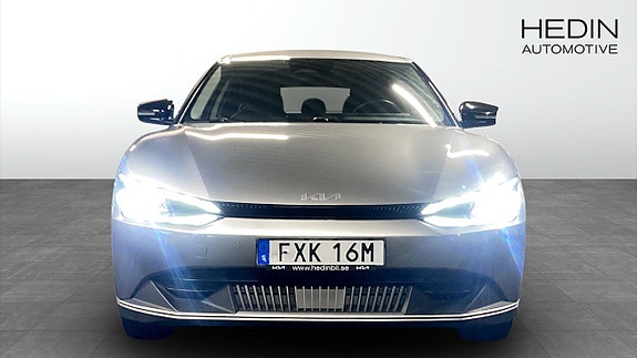 Kia EV6 8 of 12