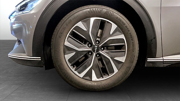 Kia EV6 9 of 12