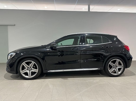 Mercedes-Benz GLA 200 4 of 16
