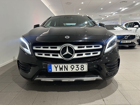 Mercedes-Benz GLA 200 2 of 16