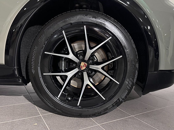 Porsche Cayenne Coupe 7 of 19