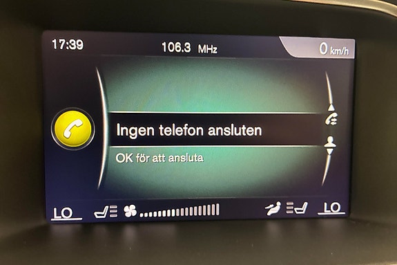 Volvo V40 Cross Country 24 of 26