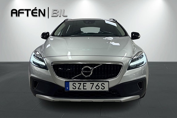 Volvo V40 Cross Country 3 of 26