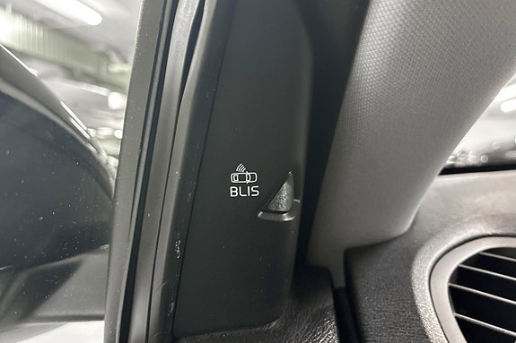 Volvo V40 Cross Country 19 of 26