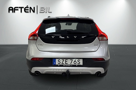 Volvo V40 Cross Country 8 of 26