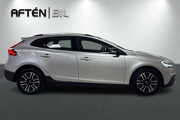 Volvo V40 Cross Country 6 of 26