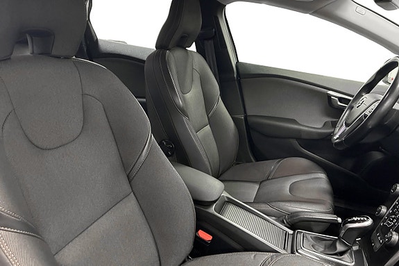 Volvo V40 Cross Country 15 of 26