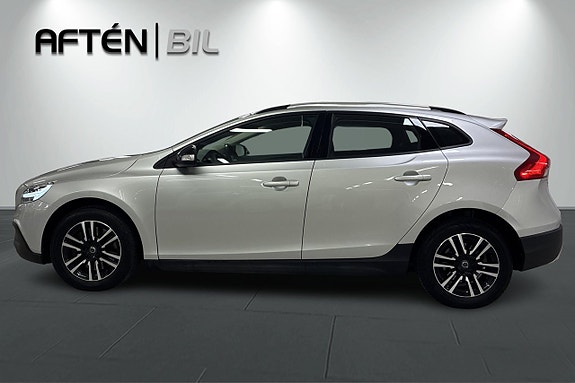 Volvo V40 Cross Country 10 of 26
