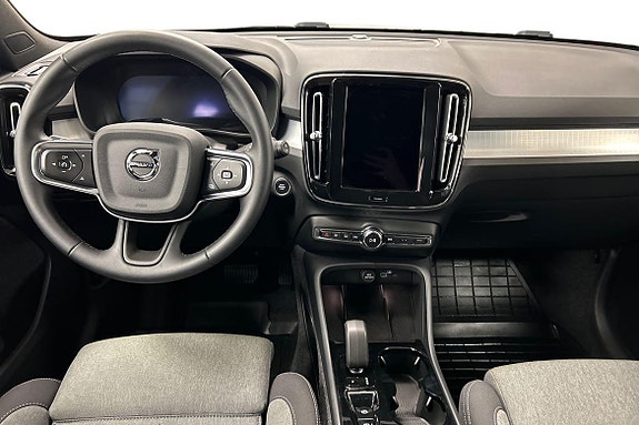 Volvo XC40 11 of 30
