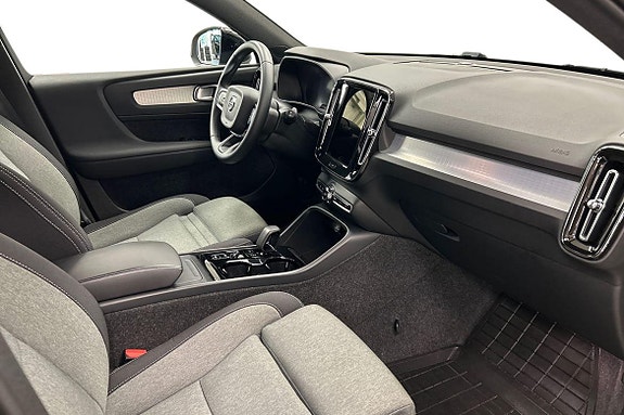 Volvo XC40 8 of 30