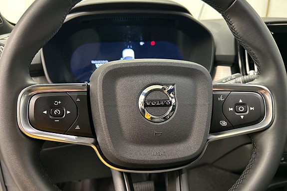 Volvo XC40 27 of 30