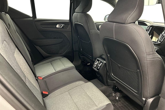 Volvo XC40 10 of 30