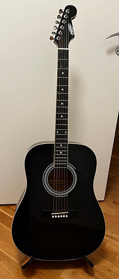 Opera akustisk gitarr svart