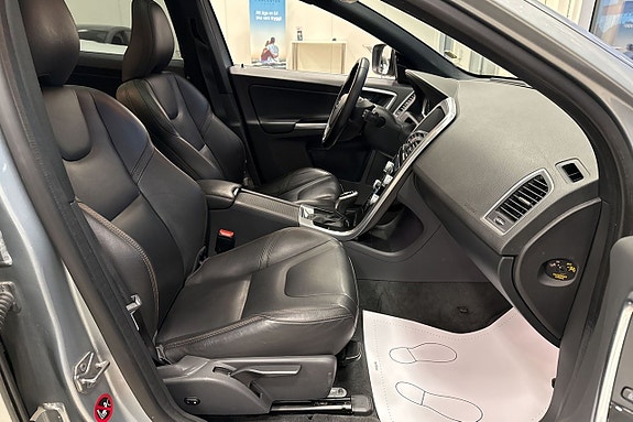 Volvo XC60 8 of 23