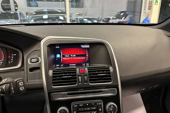 Volvo XC60 14 of 23