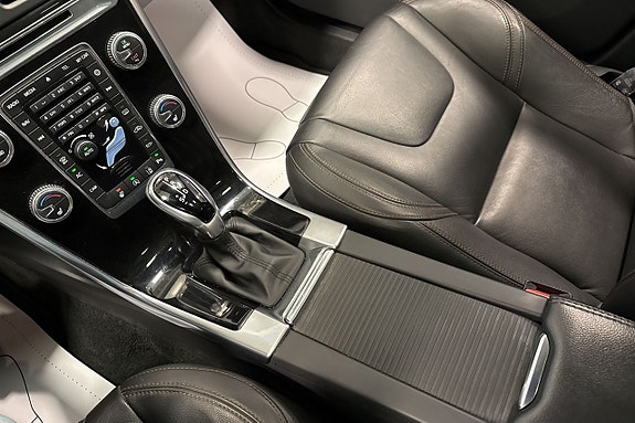 Volvo XC60 18 of 23
