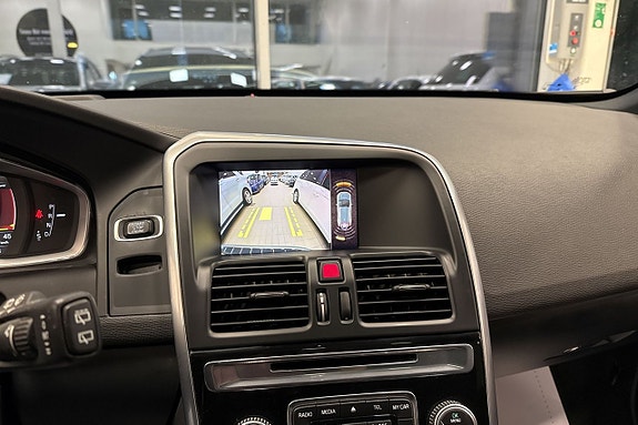 Volvo XC60 12 of 23