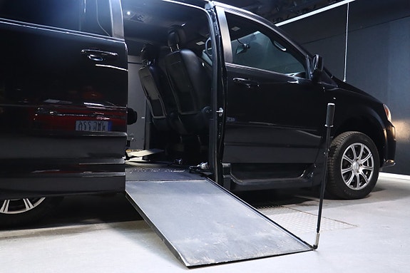 Dodge Grand Caravan 16 of 30