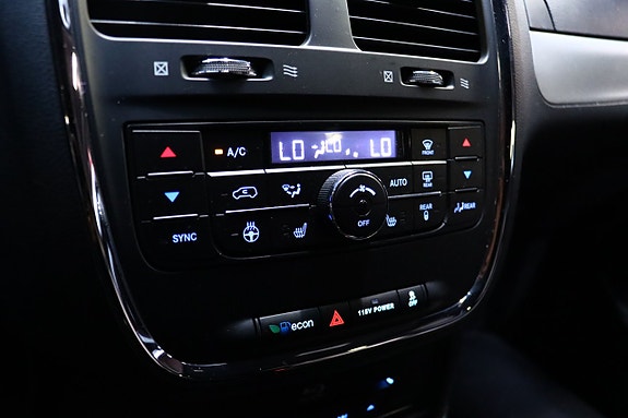 Dodge Grand Caravan 28 of 30
