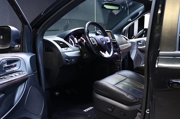 Dodge Grand Caravan 9 of 30
