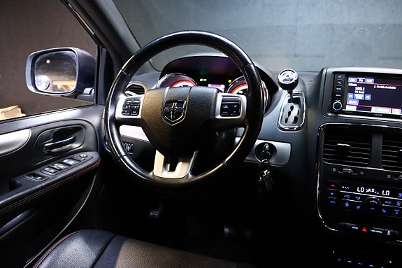 Dodge Grand Caravan 24 of 30