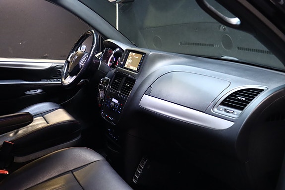 Dodge Grand Caravan 18 of 30