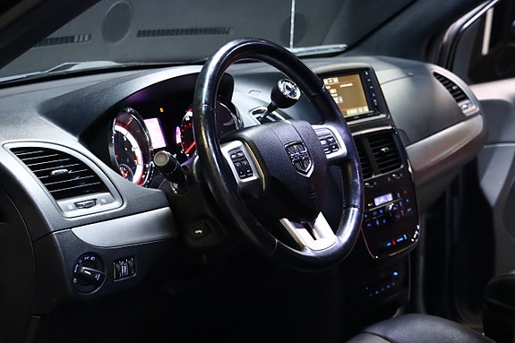 Dodge Grand Caravan 10 of 30