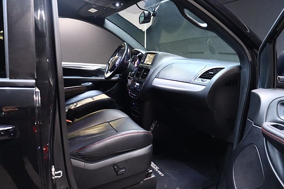Dodge Grand Caravan 17 of 30