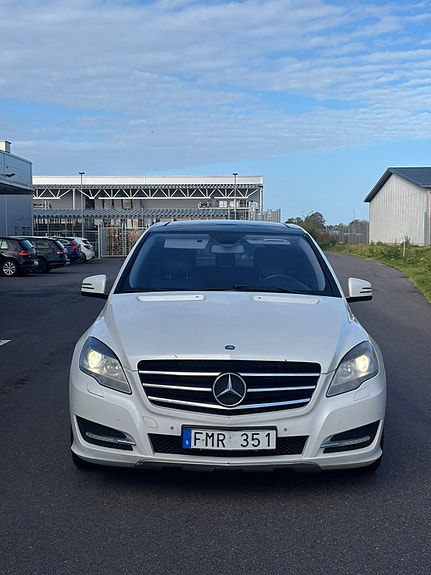 Mercedes-Benz R350 3 of 11