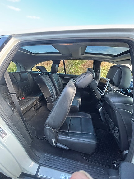Mercedes-Benz R350 10 of 11