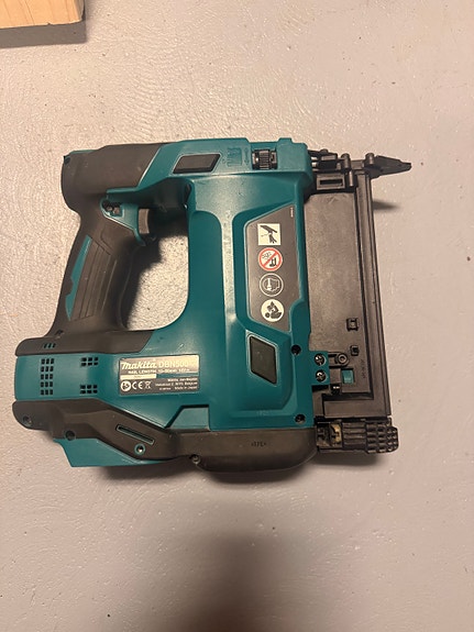 Makita DBN500 dyckertpistol 15–50 mm
