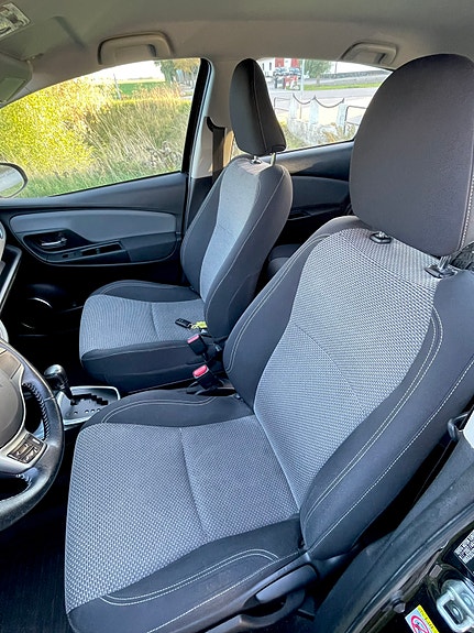 Toyota Yaris 8 of 17