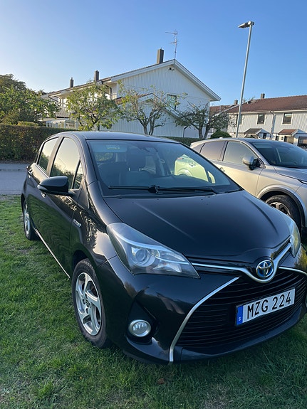Toyota Yaris 5 of 17