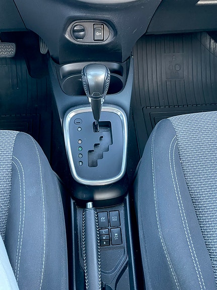 Toyota Yaris 11 of 17