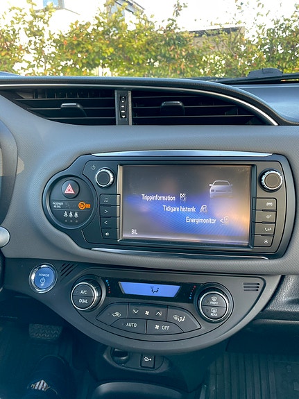 Toyota Yaris 10 of 17